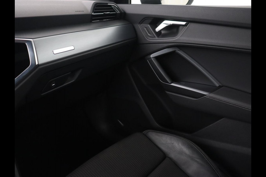 Audi Q3 35 TFSI S Line Pro Line S | Panoramadak | Stoelverwarming | Adaptive cruise | Carplay | Trekhaak | Keyless | Virual Cockpit | Half leder | DAB | Full LED
