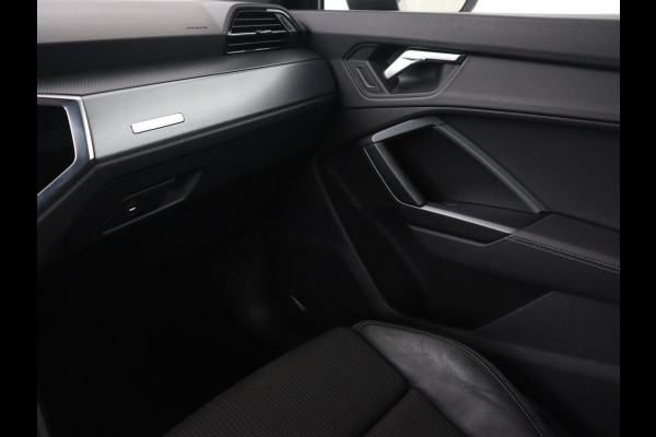 Audi Q3 35 TFSI S Line Pro Line S | Panoramadak | Stoelverwarming | Adaptive cruise | Carplay | Trekhaak | Keyless | Virual Cockpit | Half leder | DAB | Full LED