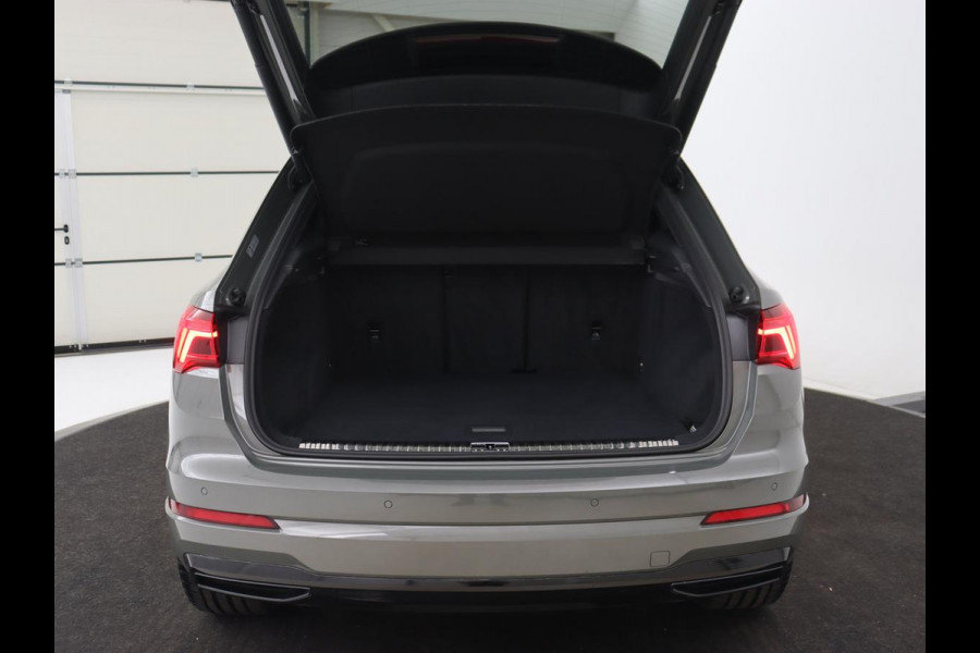 Audi Q3 35 TFSI S Line Pro Line S | Panoramadak | Stoelverwarming | Adaptive cruise | Carplay | Trekhaak | Keyless | Virual Cockpit | Half leder | DAB | Full LED