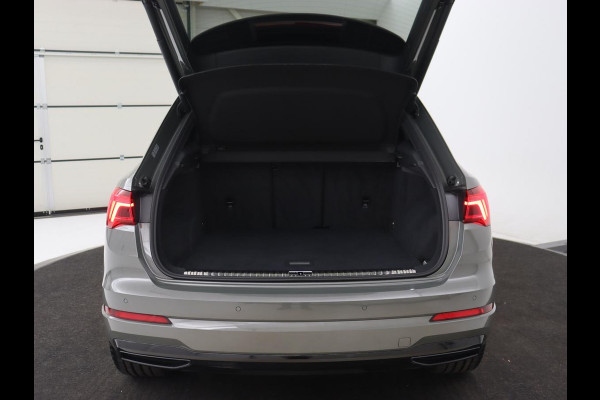 Audi Q3 35 TFSI S Line Pro Line S | Panoramadak | Stoelverwarming | Adaptive cruise | Carplay | Trekhaak | Keyless | Virual Cockpit | Half leder | DAB | Full LED