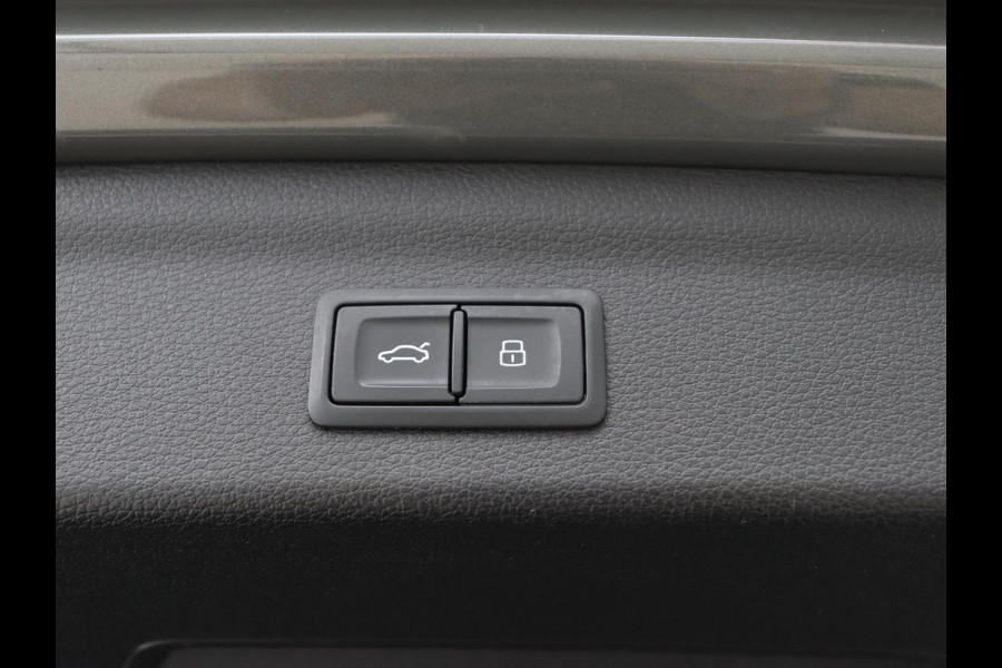 Audi Q3 35 TFSI S Line Pro Line S | Panoramadak | Stoelverwarming | Adaptive cruise | Carplay | Trekhaak | Keyless | Virual Cockpit | Half leder | DAB | Full LED