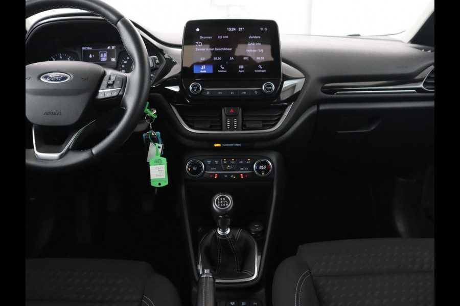 Ford Fiesta 1.0 EcoBoost Titanium | Stoel & stuurverwarming | Trekhaak | Carplay | Climate control | Cruise control | Verwarmde voorruit | Parkeerhulp