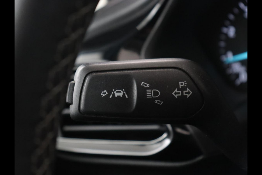 Ford Fiesta 1.0 EcoBoost Titanium | Stoel & stuurverwarming | Trekhaak | Carplay | Climate control | Cruise control | Verwarmde voorruit | Parkeerhulp