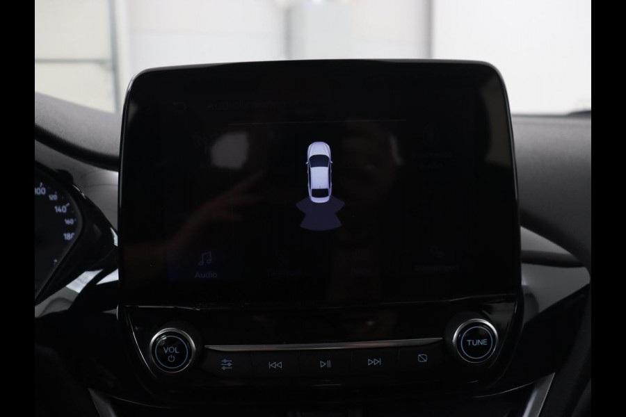Ford Fiesta 1.0 EcoBoost Titanium | Stoel & stuurverwarming | Trekhaak | Carplay | Climate control | Cruise control | Verwarmde voorruit | Parkeerhulp