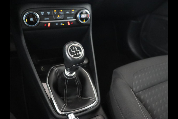 Ford Fiesta 1.0 EcoBoost Titanium | Stoel & stuurverwarming | Trekhaak | Carplay | Climate control | Cruise control | Verwarmde voorruit | Parkeerhulp