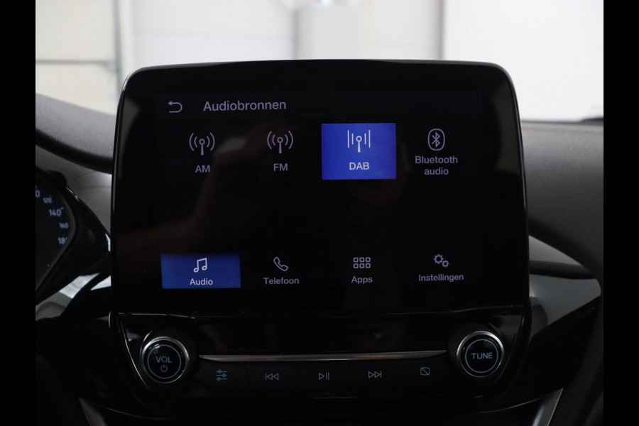 Ford Fiesta 1.0 EcoBoost Titanium | Stoel & stuurverwarming | Trekhaak | Carplay | Climate control | Cruise control | Verwarmde voorruit | Parkeerhulp