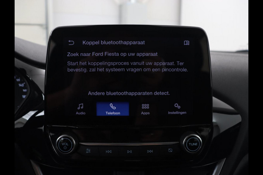 Ford Fiesta 1.0 EcoBoost Titanium | Stoel & stuurverwarming | Trekhaak | Carplay | Climate control | Cruise control | Verwarmde voorruit | Parkeerhulp
