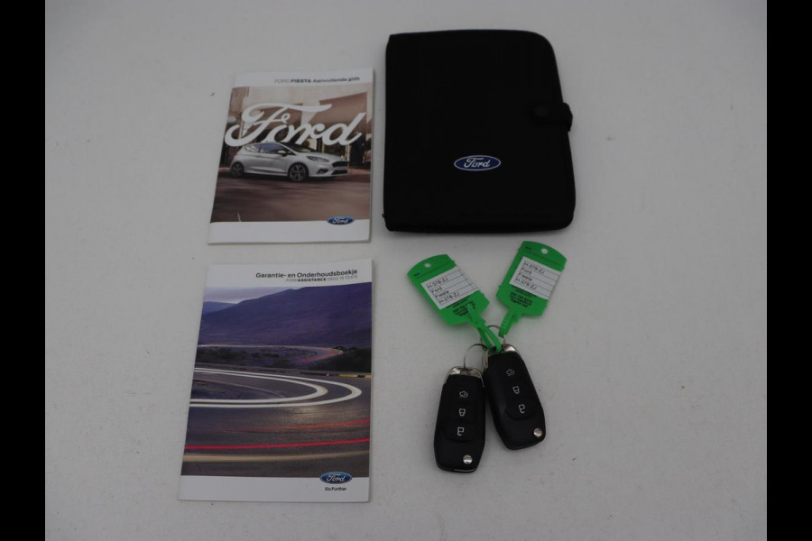 Ford Fiesta 1.0 EcoBoost Titanium | Stoel & stuurverwarming | Trekhaak | Carplay | Climate control | Cruise control | Verwarmde voorruit | Parkeerhulp