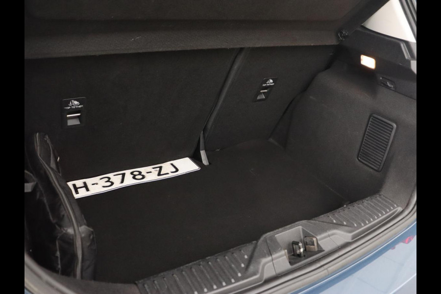 Ford Fiesta 1.0 EcoBoost Titanium | Stoel & stuurverwarming | Trekhaak | Carplay | Climate control | Cruise control | Verwarmde voorruit | Parkeerhulp