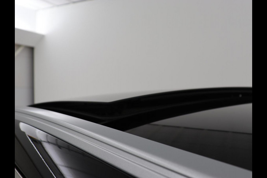 Ford Kuga 2.5 PHEV Vignale | Panoramadak | Head-Up | Stoel & stuurverwarming | Adaptive cruise | Trekhaak | Leder | Camera | Achterbankverwarming | Carplay | Digital Cockpit | Navigatie