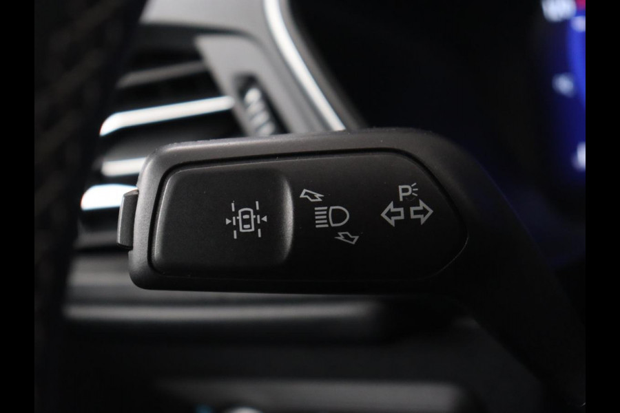 Ford Kuga 2.5 PHEV Vignale | Panoramadak | Head-Up | Stoel & stuurverwarming | Adaptive cruise | Trekhaak | Leder | Camera | Achterbankverwarming | Carplay | Digital Cockpit | Navigatie
