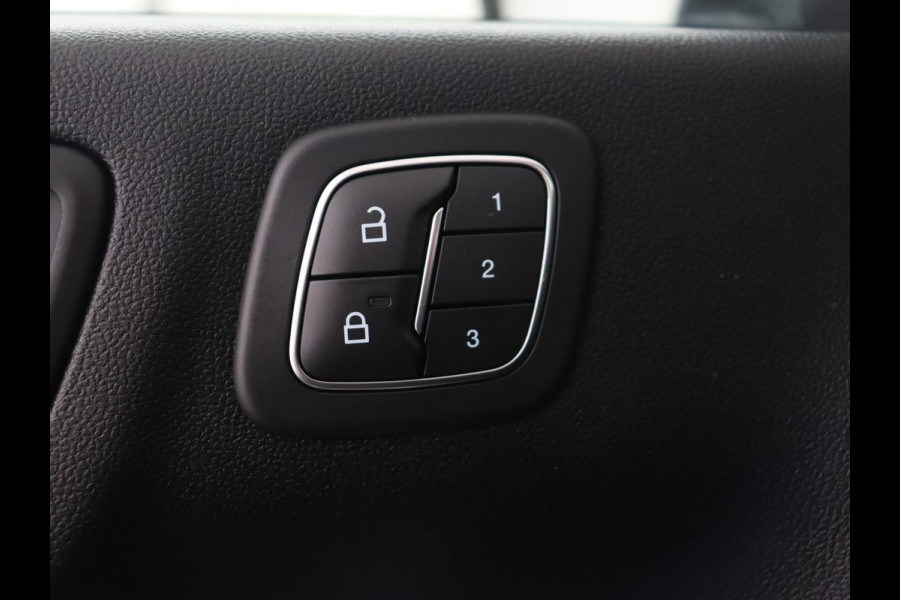 Ford Kuga 2.5 PHEV Vignale | Panoramadak | Head-Up | Stoel & stuurverwarming | Adaptive cruise | Trekhaak | Leder | Camera | Achterbankverwarming | Carplay | Digital Cockpit | Navigatie