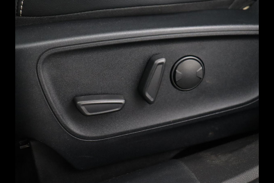 Ford Kuga 2.5 PHEV Vignale | Panoramadak | Head-Up | Stoel & stuurverwarming | Adaptive cruise | Trekhaak | Leder | Camera | Achterbankverwarming | Carplay | Digital Cockpit | Navigatie