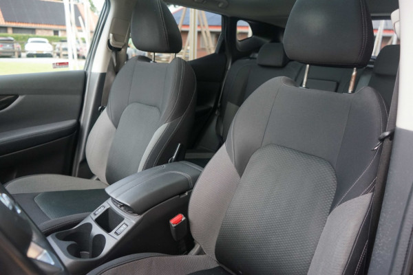 Nissan QASHQAI 1.3 DIG-T 160PK N-Connecta Automaat/Pano/360