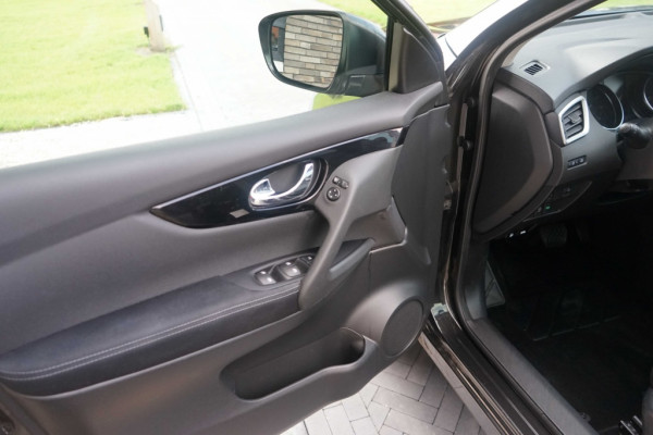Nissan QASHQAI 1.3 DIG-T 160PK N-Connecta Automaat/Pano/360