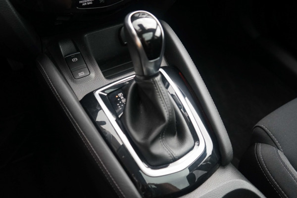 Nissan QASHQAI 1.3 DIG-T 160PK N-Connecta Automaat/Pano/360