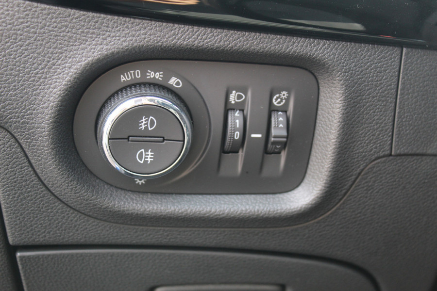 Opel Astra Sports Tourer 1.2 110pk Elegance Climate control , Camera , Cruise control , Stoel en stuur verwarming Bluetooth , LED dagrijverlichting ,
