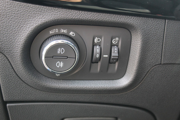 Opel Astra Sports Tourer 1.2 110pk Elegance Climate control , Camera , Cruise control , Stoel en stuur verwarming Bluetooth , LED dagrijverlichting ,