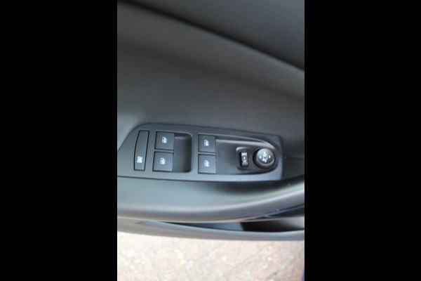 Opel Astra Sports Tourer 1.2 110pk Elegance Climate control , Camera , Cruise control , Stoel en stuur verwarming Bluetooth , LED dagrijverlichting ,