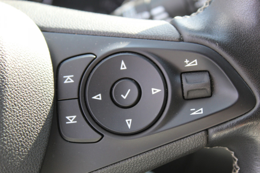 Opel Astra Sports Tourer 1.2 110pk Elegance Climate control , Camera , Cruise control , Stoel en stuur verwarming Bluetooth , LED dagrijverlichting ,