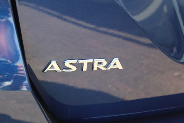 Opel Astra Sports Tourer 1.2 110pk Elegance Climate control , Camera , Cruise control , Stoel en stuur verwarming Bluetooth , LED dagrijverlichting ,