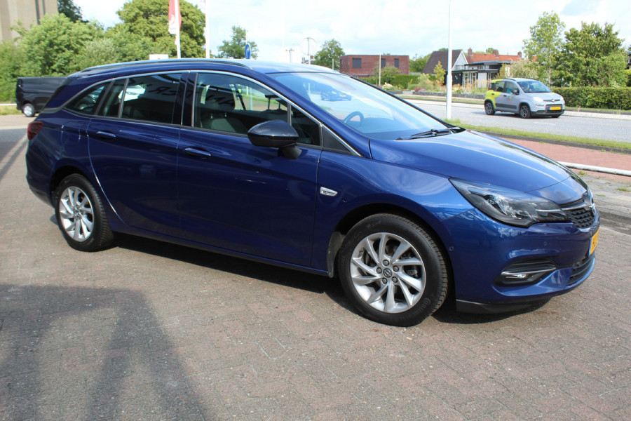 Opel Astra Sports Tourer 1.2 110pk Elegance Climate control , Camera , Cruise control , Stoel en stuur verwarming Bluetooth , LED dagrijverlichting ,