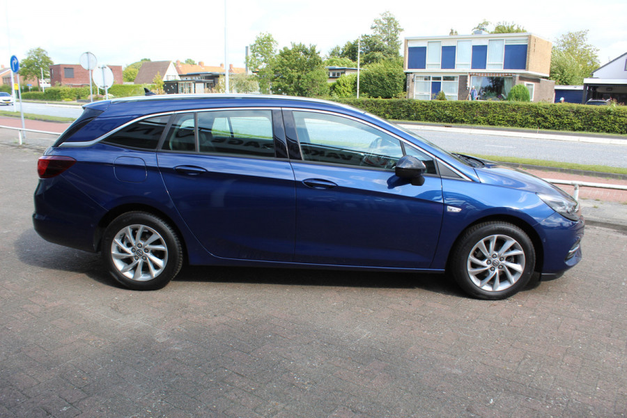 Opel Astra Sports Tourer 1.2 110pk Elegance Climate control , Camera , Cruise control , Stoel en stuur verwarming Bluetooth , LED dagrijverlichting ,