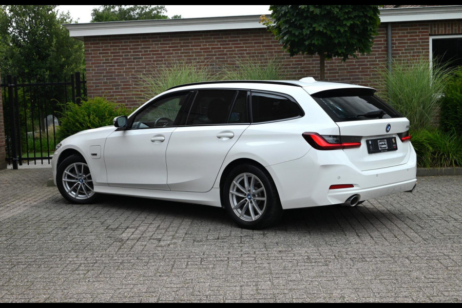BMW 3 Serie Touring 320e MY 2023 204 PK 1e Eig Dealer o.h Carplay LED Head-Up 17''