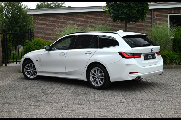 BMW 3 Serie Touring 320e MY 2023 204 PK 1e Eig Dealer o.h Carplay LED Head-Up 17''