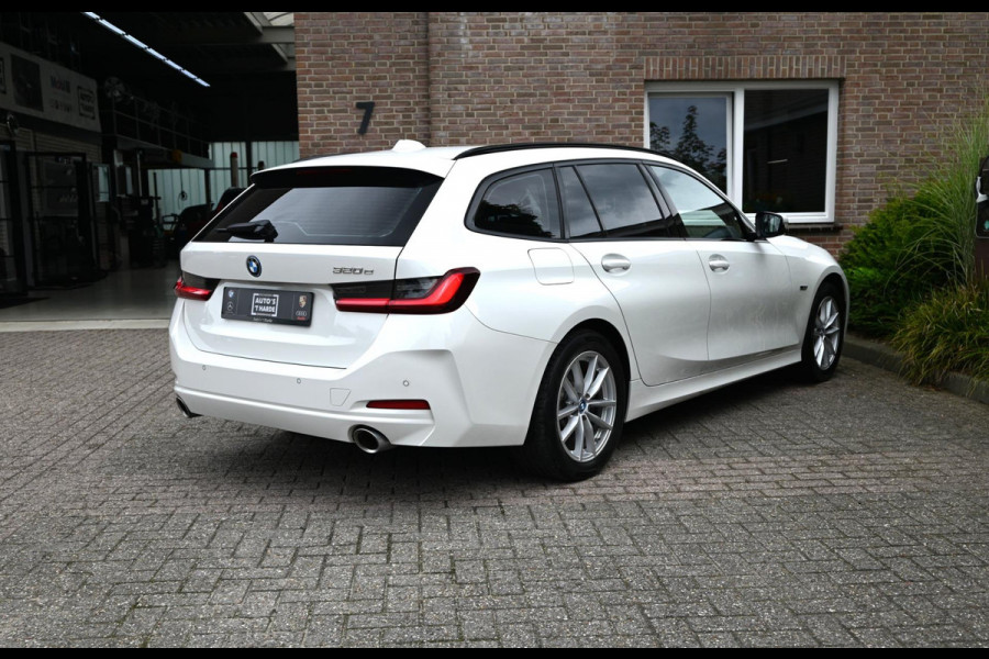 BMW 3 Serie Touring 320e MY 2023 204 PK 1e Eig Dealer o.h Carplay LED Head-Up 17''