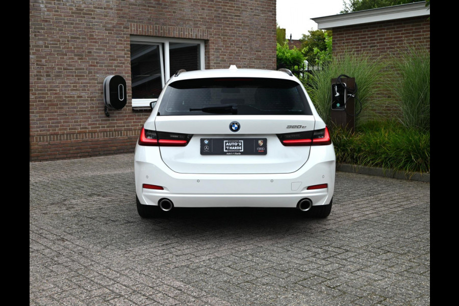 BMW 3 Serie Touring 320e MY 2023 204 PK 1e Eig Dealer o.h Carplay LED Head-Up 17''