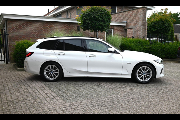 BMW 3 Serie Touring 320e MY 2023 204 PK 1e Eig Dealer o.h Carplay LED Head-Up 17''