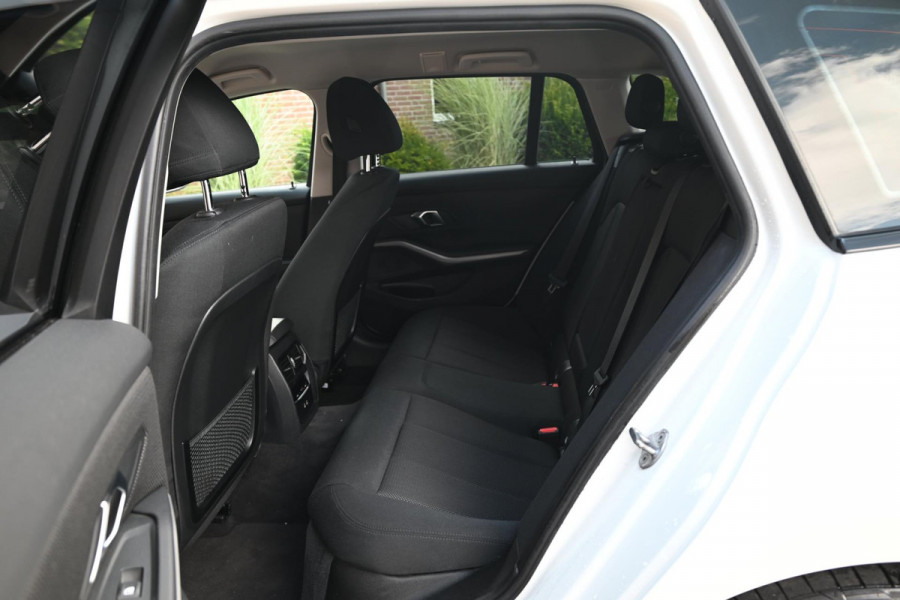 BMW 3 Serie Touring 320e MY 2023 204 PK 1e Eig Dealer o.h Carplay LED Head-Up 17''