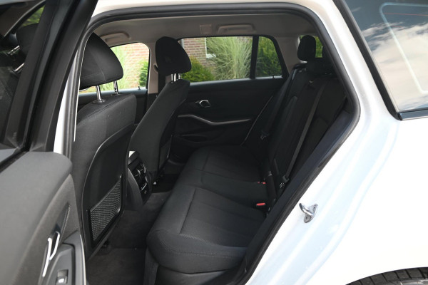 BMW 3 Serie Touring 320e MY 2023 204 PK 1e Eig Dealer o.h Carplay LED Head-Up 17''