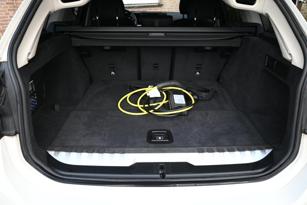 BMW 3 Serie Touring 320e MY 2023 204 PK 1e Eig Dealer o.h Carplay LED Head-Up 17''