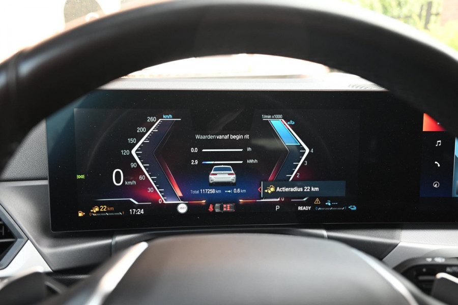 BMW 3 Serie Touring 320e MY 2023 204 PK 1e Eig Dealer o.h Carplay LED Head-Up 17''