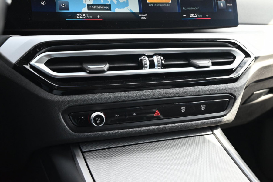 BMW 3 Serie Touring 320e MY 2023 204 PK 1e Eig Dealer o.h Carplay LED Head-Up 17''