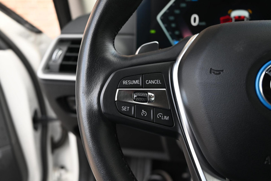 BMW 3 Serie Touring 320e MY 2023 204 PK 1e Eig Dealer o.h Carplay LED Head-Up 17''