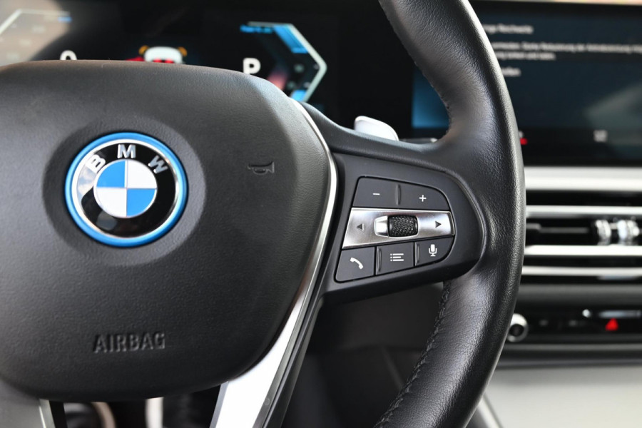 BMW 3 Serie Touring 320e MY 2023 204 PK 1e Eig Dealer o.h Carplay LED Head-Up 17''