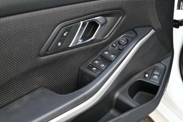 BMW 3 Serie Touring 320e MY 2023 204 PK 1e Eig Dealer o.h Carplay LED Head-Up 17''