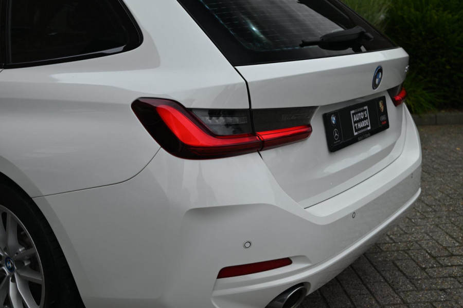 BMW 3 Serie Touring 320e MY 2023 204 PK 1e Eig Dealer o.h Carplay LED Head-Up 17''