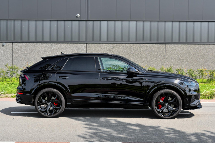 Audi Q8 55 TFSI e quattro 3x S-Line. RS stoelen, Softcl, Luchtv, B&O, Trekh, Matrix, Sfeer, 23'', Camera, CarPlay!