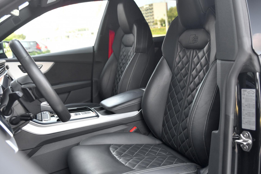 Audi Q8 55 TFSI e quattro 3x S-Line. RS stoelen, Softcl, Luchtv, B&O, Trekh, Matrix, Sfeer, 23'', Camera, CarPlay!
