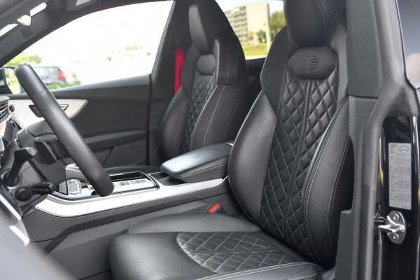 Audi Q8 55 TFSI e quattro 3x S-Line. RS stoelen, Softcl, Luchtv, B&O, Trekh, Matrix, Sfeer, 23'', Camera, CarPlay!