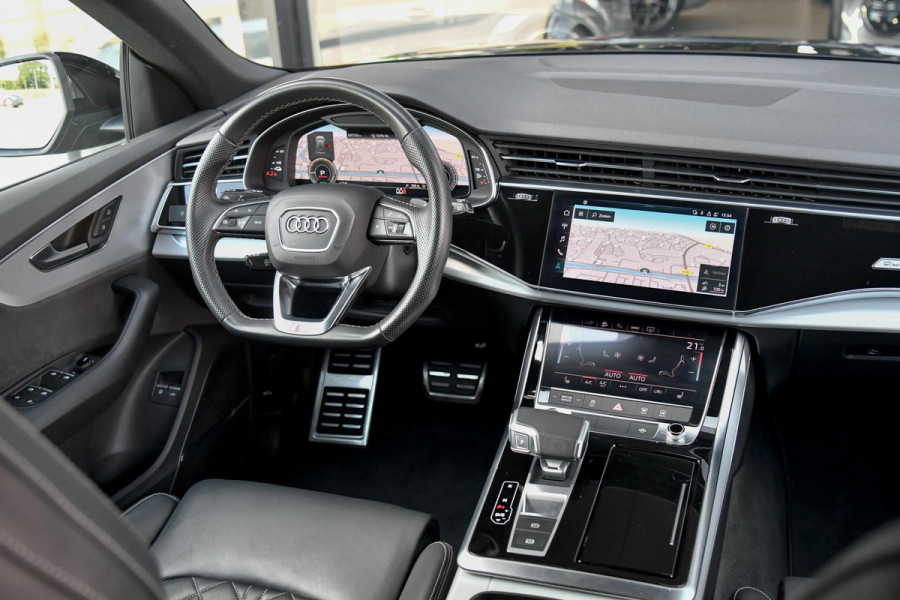 Audi Q8 55 TFSI e quattro 3x S-Line. RS stoelen, Softcl, Luchtv, B&O, Trekh, Matrix, Sfeer, 23'', Camera, CarPlay!