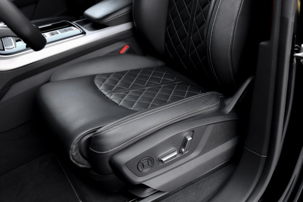 Audi Q8 55 TFSI e quattro 3x S-Line. RS stoelen, Softcl, Luchtv, B&O, Trekh, Matrix, Sfeer, 23'', Camera, CarPlay!
