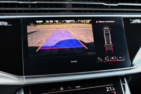 Audi Q8 55 TFSI e quattro 3x S-Line. RS stoelen, Softcl, Luchtv, B&O, Trekh, Matrix, Sfeer, 23'', Camera, CarPlay!