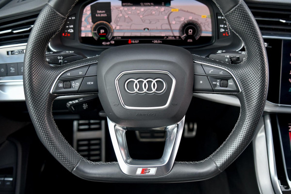 Audi Q8 55 TFSI e quattro 3x S-Line. RS stoelen, Softcl, Luchtv, B&O, Trekh, Matrix, Sfeer, 23'', Camera, CarPlay!