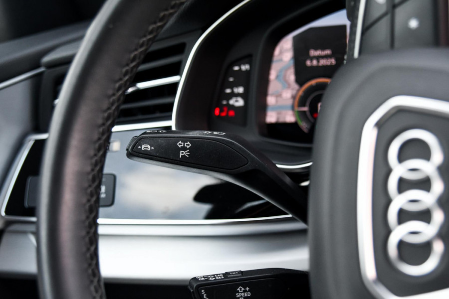 Audi Q8 55 TFSI e quattro 3x S-Line. RS stoelen, Softcl, Luchtv, B&O, Trekh, Matrix, Sfeer, 23'', Camera, CarPlay!