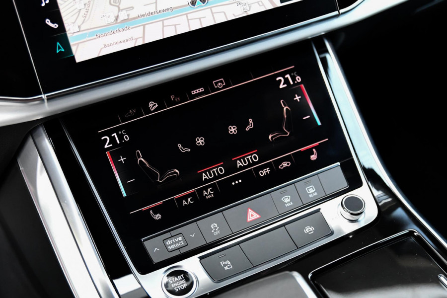 Audi Q8 55 TFSI e quattro 3x S-Line. RS stoelen, Softcl, Luchtv, B&O, Trekh, Matrix, Sfeer, 23'', Camera, CarPlay!